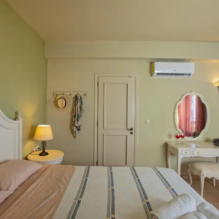 فيلة Lourdas View By Select *