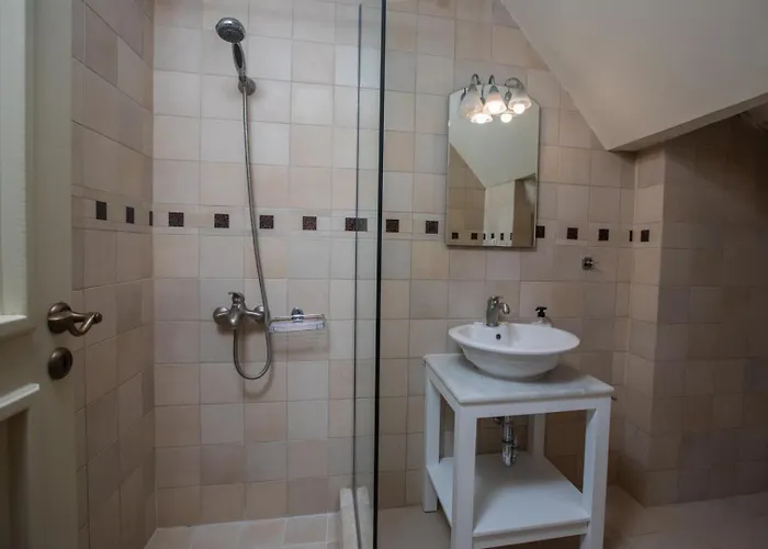 Lourdas View By Select فيلة لورداهاتا